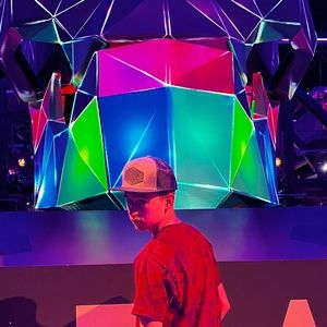 Meet your Posher, Bannon